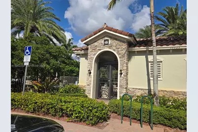 106 Riverwalk Cir E #106, Plantation, FL 33325 - Photo 2