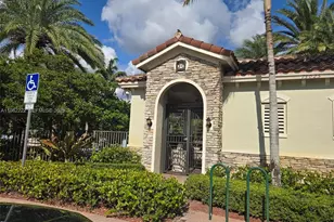 106 Riverwalk Cir E, Plantation, FL 33325 - Photo 2