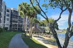 1100 Colony Point Cir, Pembroke Pines, FL 33026 - Photo 6