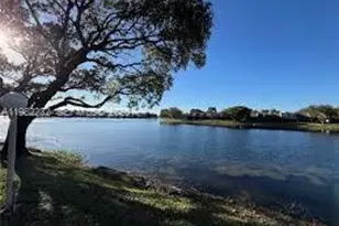 1100 Colony Point Cir, Pembroke Pines, FL 33026 - Photo 4