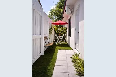 613 NW 10th St #2, Hallandale Beach, FL 33009 - Photo 2