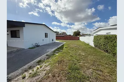 1014 W 66th St, Hialeah, FL 33012 - Photo 14