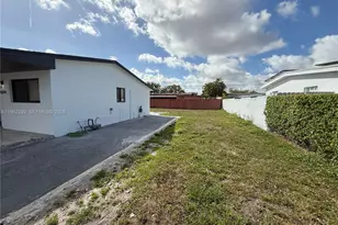 1014 W 66th St, Hialeah, FL 33012 - Photo 14