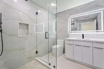 11660 Canal Dr, North Miami, FL 33181 - Photo 12