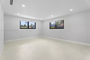 11660 Canal Dr, North Miami, FL 33181 - Photo 10