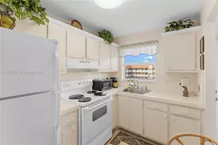 8950 Sunrise Lakes Blvd, Sunrise, FL 33322 - Photo 4