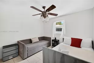 749 NW 43rd St, Oakland Park, FL 33309 - Photo 32