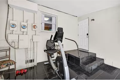 749 NW 43rd St, Oakland Park, FL 33309 - Photo 38