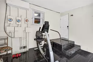749 NW 43rd St, Oakland Park, FL 33309 - Photo 38