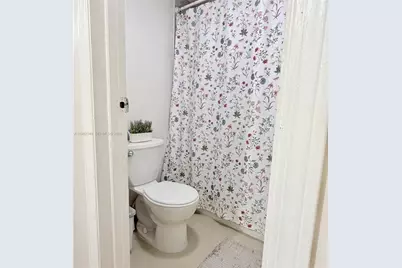 450 Commodore Dr #214, Plantation, FL 33325 - Photo 12