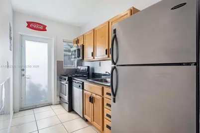 7207 Bay Dr #11, Miami Beach, FL 33141 - Photo 16