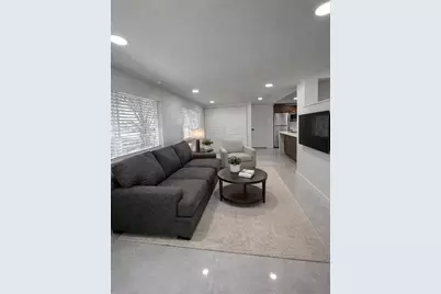 916 NE 2nd St #D, Hallandale Beach, FL 33009 - Photo 4