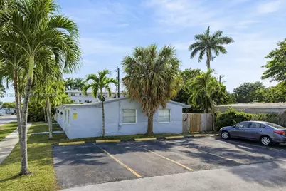 916 NE 2nd St #D, Hallandale Beach, FL 33009 - Photo 10