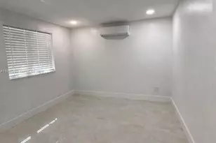 916 NE 2nd St, Hallandale Beach, FL 33009 - Photo 8