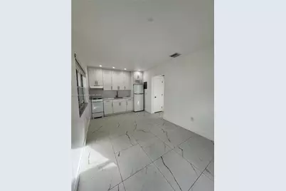 2142 NW 1st St #2142, Miami, FL 33125 - Photo 2