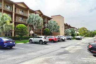 100 SW 130th Terrace, Pembroke Pines, FL 33027 - Photo 2