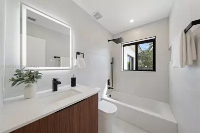 1305 N 31st Rd, Hollywood, FL 33021 - Photo 20