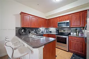 10242 NW 7th St, Miami, FL 33172 - Photo 12