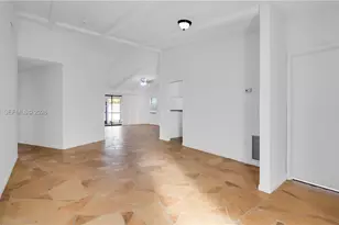 10583 La Placida Dr, Coral Springs, FL 33065 - Photo 4