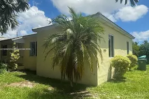 1015 NE 112th St, Biscayne Park, FL 33161 - Photo 2
