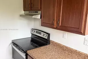 1015 NE 112th St, Biscayne Park, FL 33161 - Photo 20