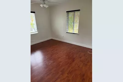 1015 NE 112th St, Biscayne Park, FL 33161 - Photo 18