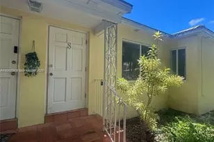 1015 NE 112th St, Biscayne Park, FL 33161 - Photo 4