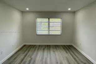 365 NE 125th St, North Miami, FL 33161 - Photo 18