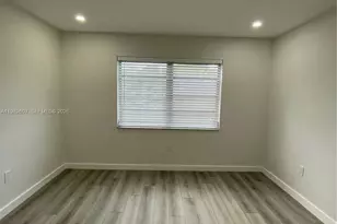 365 NE 125th St, North Miami, FL 33161 - Photo 10