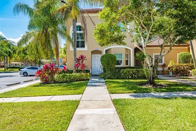 16061 Emerald Cove Rd #16061, Weston, FL 33331 - Photo 2