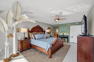 121 Golden Isles Dr, Hallandale Beach, FL 33009 - Photo 28