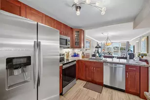 121 Golden Isles Dr, Hallandale Beach, FL 33009 - Photo 20