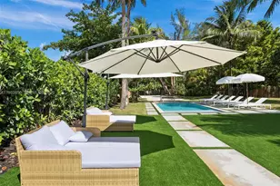 995 NE 107th St, Miami, FL 33161 - Photo 22