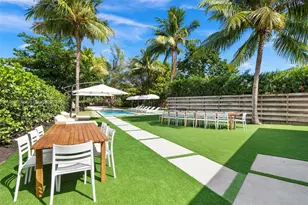 995 NE 107th St, Miami, FL 33161 - Photo 12