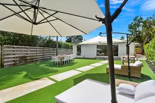 995 NE 107th St, Miami, FL 33161 - Photo 14