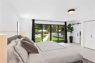 995 NE 107th St, Miami, FL 33161 - Photo 26