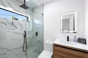 995 NE 107th St, Miami, FL 33161 - Photo 38