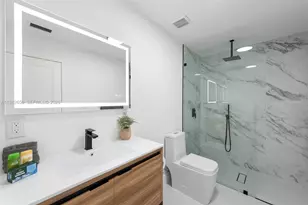 995 NE 107th St, Miami, FL 33161 - Photo 40