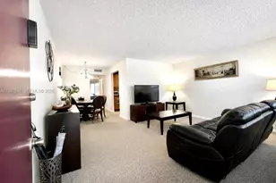 800 SW 131st Ave, Pembroke Pines, FL 33027 - Photo 2