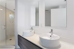 121 NE 34th St, Miami, FL 33137 - Photo 10