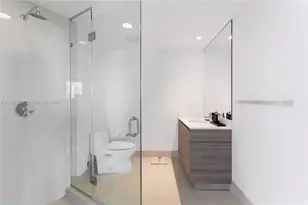 121 NE 34th St, Miami, FL 33137 - Photo 12