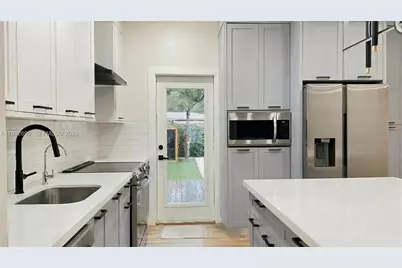 13900 NE 16th Ct, North Miami, FL 33181 - Photo 14