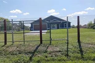 225 S Fronda St, Clewiston, FL 33440 - Photo 2