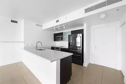 90 SW 3rd St #3305, Miami, FL 33130 - Photo 6