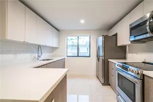 1971 Bay Dr, Miami Beach, FL 33141 - Photo 6