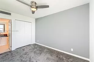 20301 W Country Club Dr, Aventura, FL 33180 - Photo 32