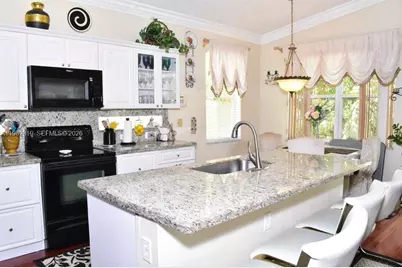 16319 SW 11th St, Pembroke Pines, FL 33027 - Photo 4