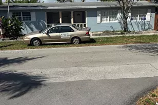 729 NE 2nd Ct, Hallandale Beach, FL 33009 - Photo 4