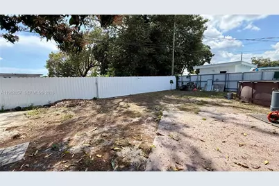 250 E 60th St, Hialeah, FL 33013 - Photo 32