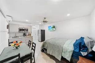 1040 SW 66th Ave, Pembroke Pines, FL 33023 - Photo 20